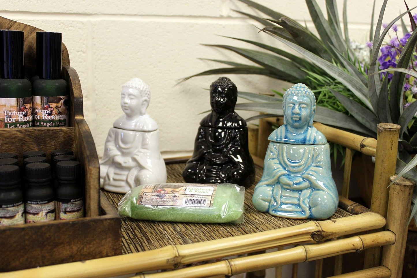 Sitzender Buddha Duftölbrenner Weiß