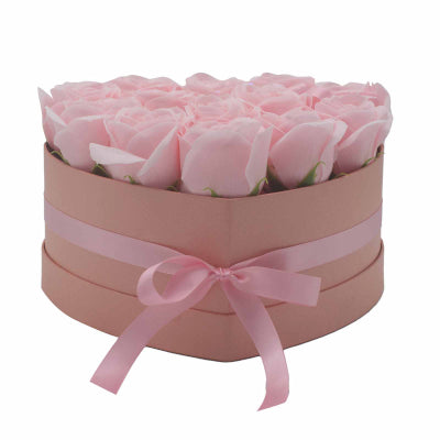 Seifenblumen Geschenkstrauß mit 13 Rosa Rosen in Herzbox