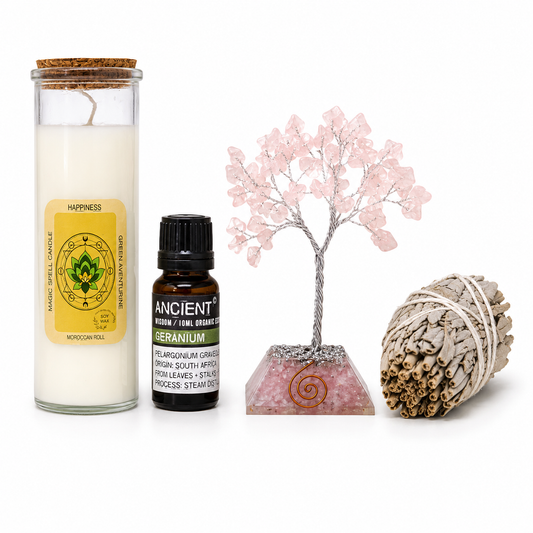 Ritual Set Glück & Harmonie mit Magic Spell Kerze, White Sage, Geranium Bio-Öl und Rosenquarz Edelsteinbaum auf weißem Hintergrund.