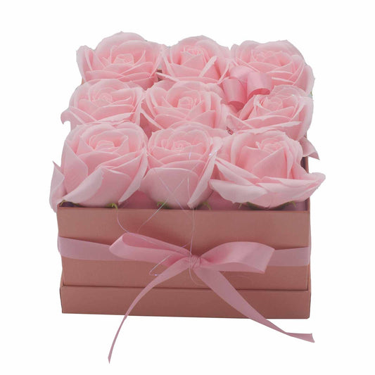 Seifenblumen Geschenkstrauß mit 9 Rosa Rosen in Quadratische Box