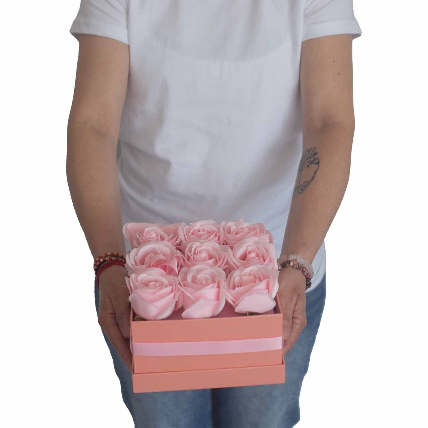 Seifenblumen Geschenkstrauß mit 9 Rosa Rosen in Quadratische Box
