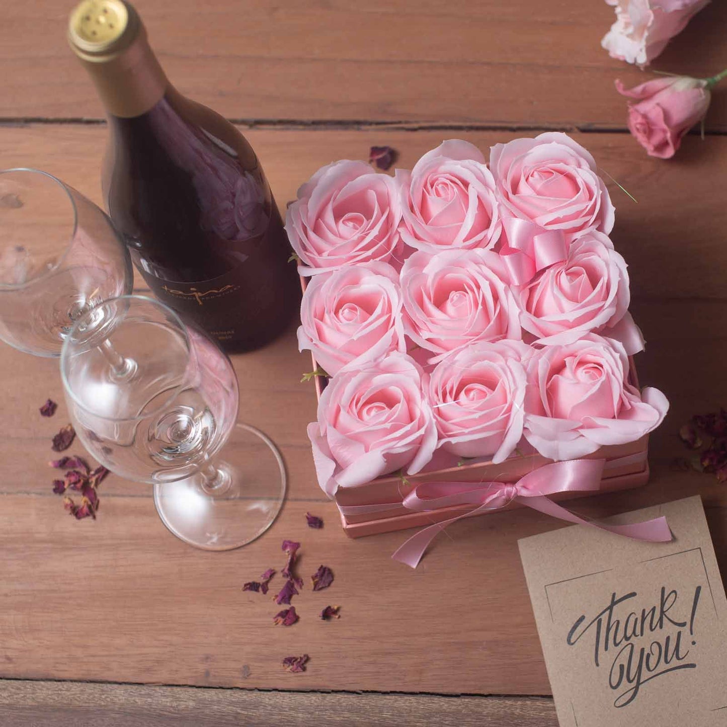 Seifenblumen Geschenkstrauß mit 14 Rosa Rosen in Runde Box