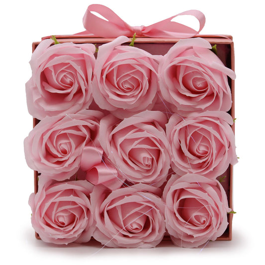 Seifenblumen Geschenkstrauß mit 9 Rosa Rosen in Quadratische Box