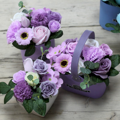 Kleiner Seifenblumenstrauß im Korb Sanftes Lavendel