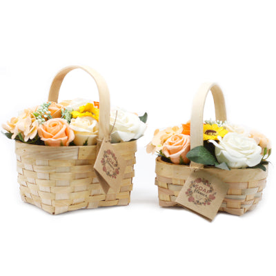 Mittelgroßer Seifenblumenstrauß Orange im Weidenkorb