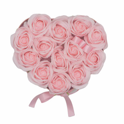 Seifenblumen Geschenkstrauß mit 13 Rosa Rosen in Herzbox