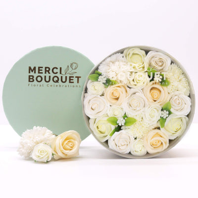 Runde Seifenblumen Geschenkbox Hochzeitsglück Weiß und Elfenbein