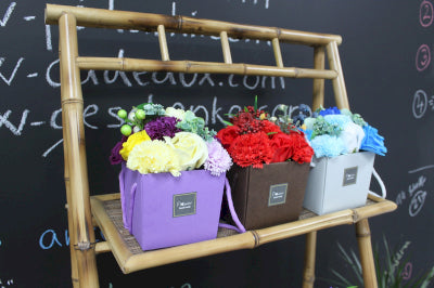 Seifenblumenstrauß Lavendelfarbene Rose und Nelke