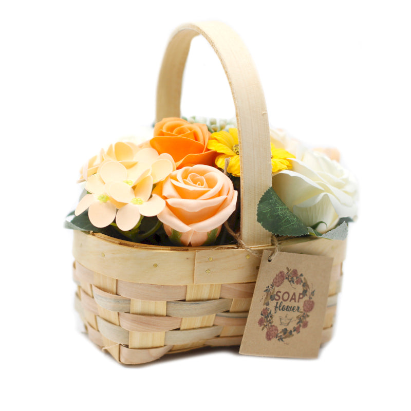 Mittelgroßer Seifenblumenstrauß Orange im Weidenkorb