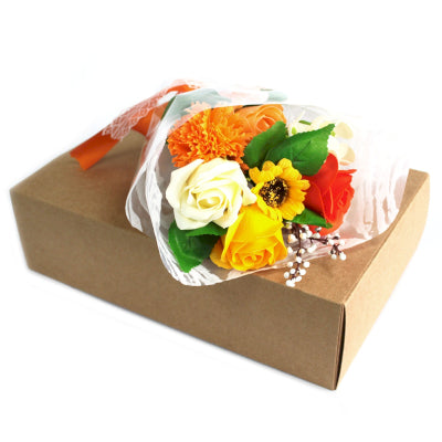 Handgebundener Seifenblumenstrauß in Geschenkbox Orange