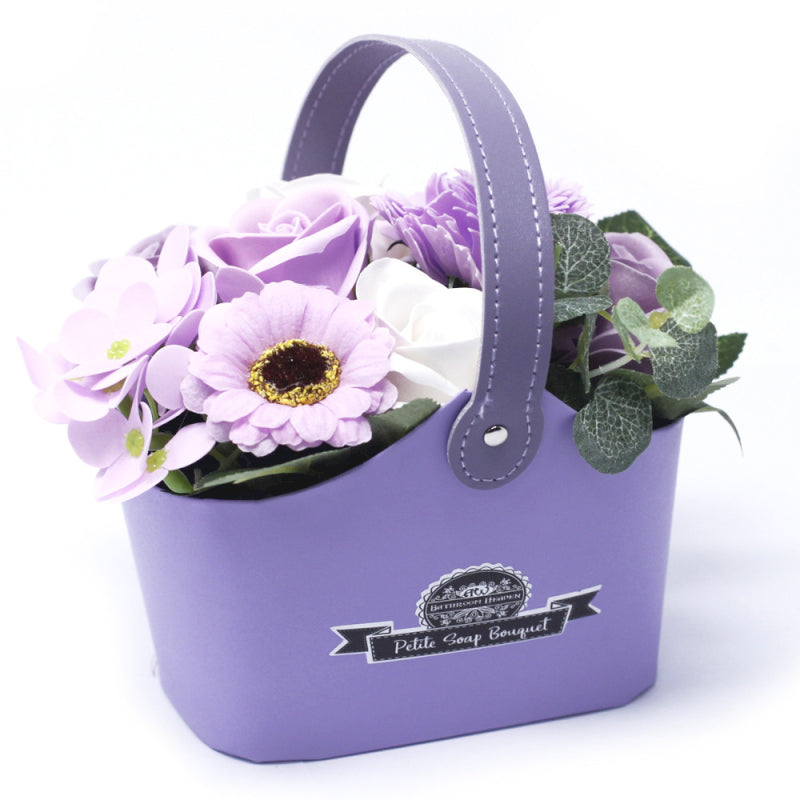 Kleiner Seifenblumenstrauß im Korb Sanftes Lavendel
