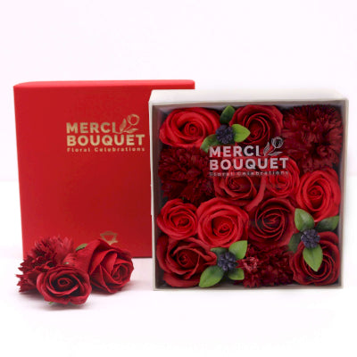 Quadratische Seifenblumen Geschenkbox Klassische rote Rosen