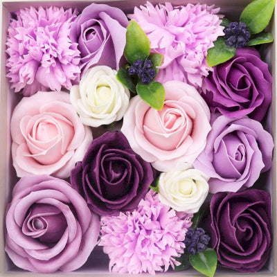 Quadratische Seifenblumen Geschenkbox Lavendelfarbene Rose und Nelke
