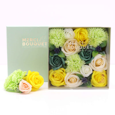 Quadratische Seifenblumen Geschenkbox Frühlingsfreude Gelb und Grün