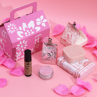 Agnes und Cat Wellness Geschenkset Blütenglück