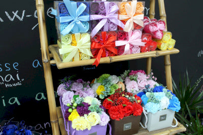 Geschenkset mit 9 Seifenblumen Lavendelrosen